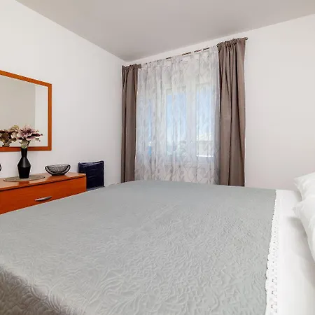 Appartement Balkon Mit Meerblick Direkt Am Jadranovo